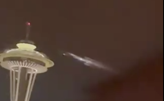 Spent SpaceX Rocket Burns Up Over Seattle, Stunning Skywatchers