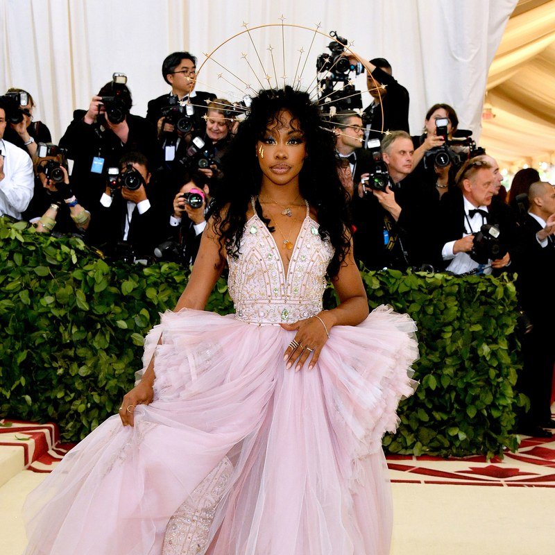 SZA in Versace at the 2018 Met Gala red carpet