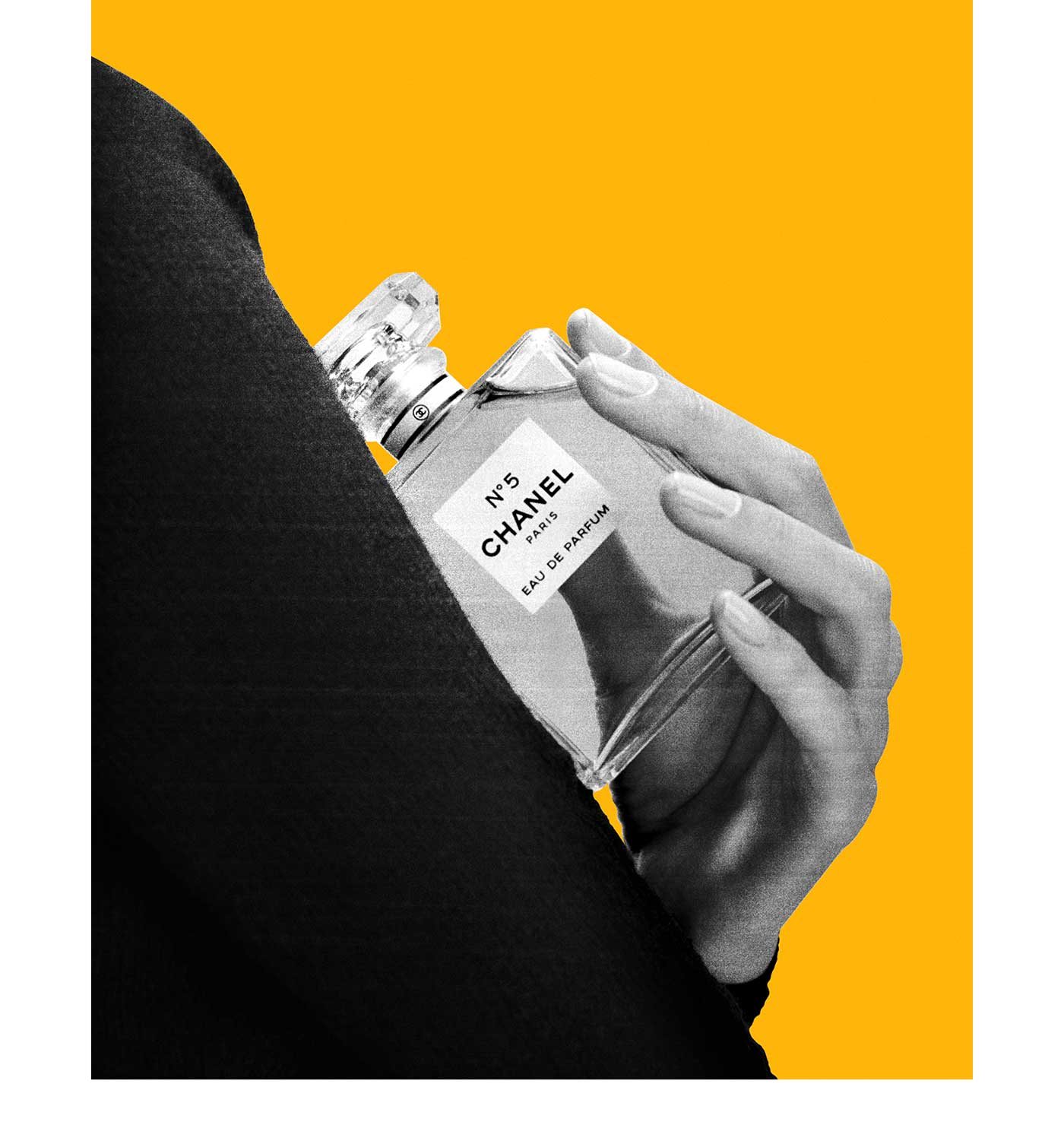 Hand holding a bottle of N°5 Eau de Parfum Spray