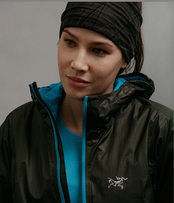 Norvan SL Insulated Hoody Women's in Black/Dark Firoza