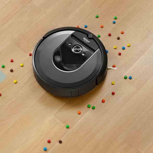 Roomba i7 and i7+ Premium 3-Stage Cleaning System pulls in dirt, pet hair, allergens, and dust.