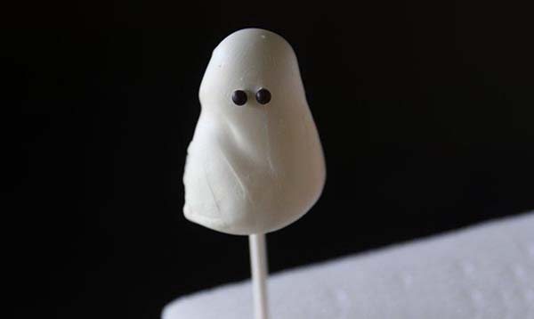 How to Make Ghost Cake Pops for This Year’s Halloween Festivities
