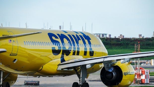 United and Spirit Airlines Increase Pay for Pilots and Flight Attendants to Offset Labor Shortages