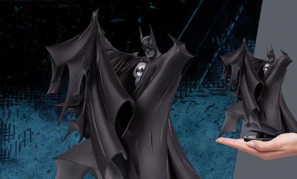 Batman (Deluxe 2.0) Statue by DC Direct