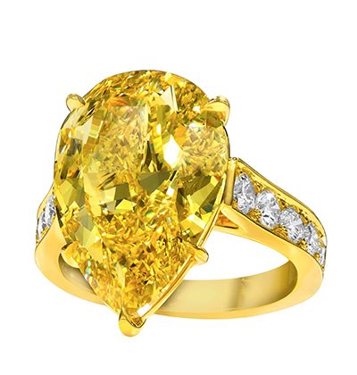 Pear-Cut Engagement Rings