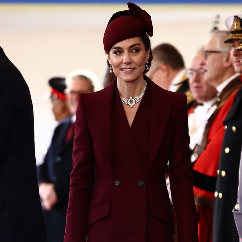 kate middleton bordeaux look