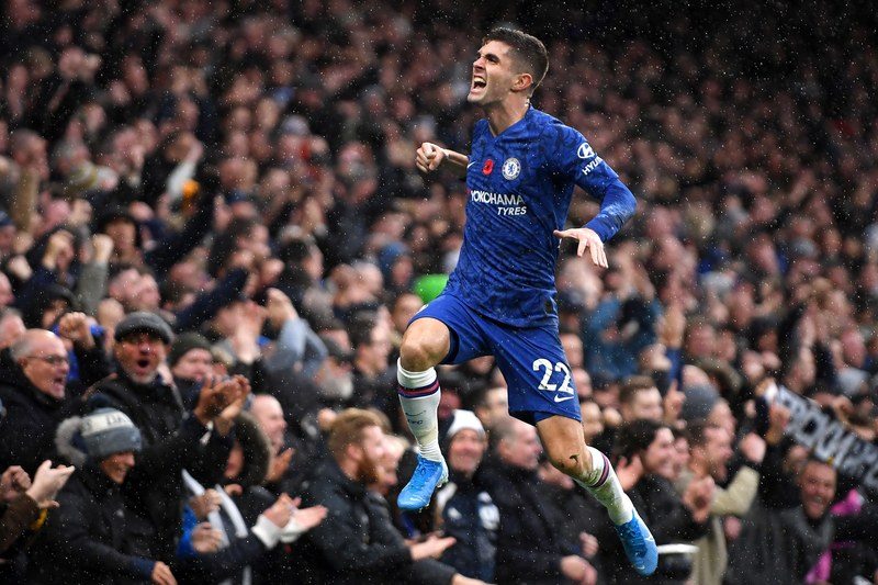 Christian Pulisic celebrating a goal as a member of Chelsea.