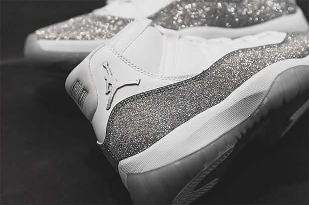 WMNS AIR JORDAN RETRO 11 'METALLIC SILVER'