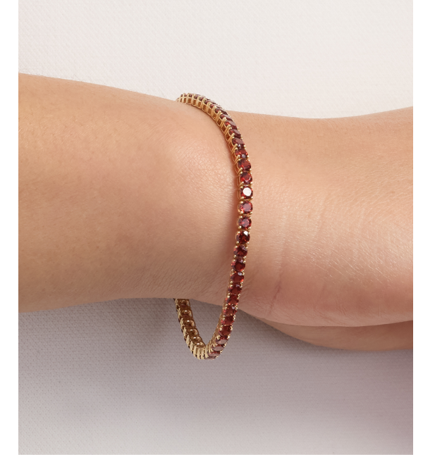 We’re loving the rich red hues of Garnet.