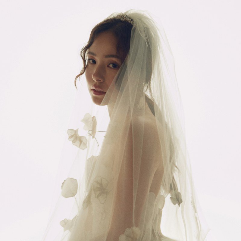 Min Hyorin wedding dress