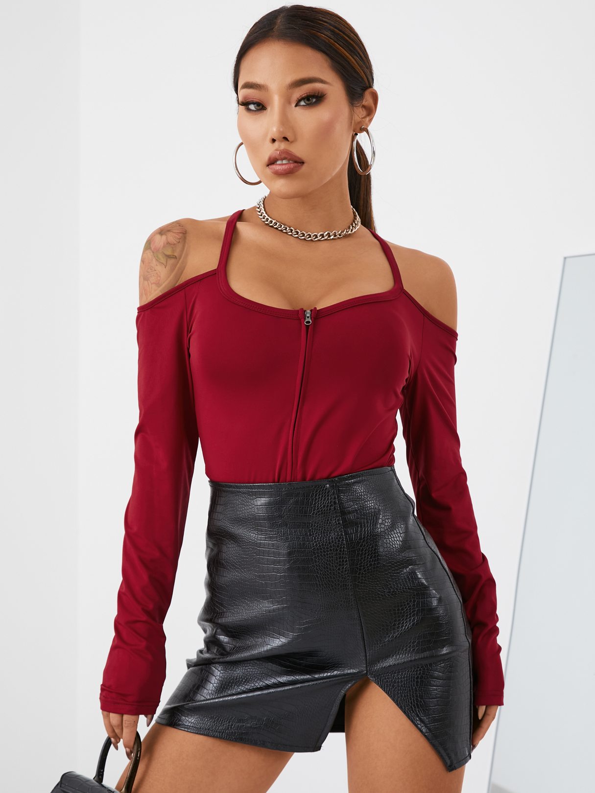 Black Zip Design Cold Shoulder Long Sleeves Tee