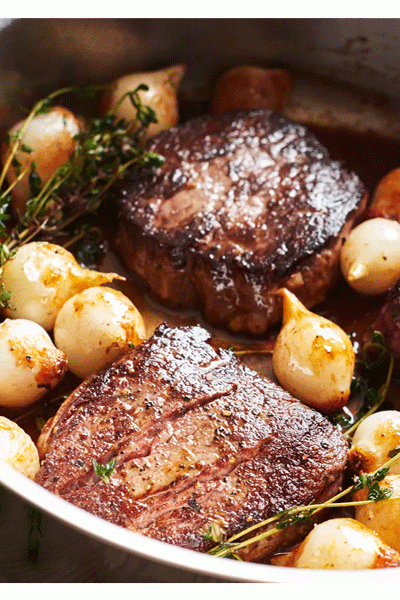 SAUTEED BEEF MEDALLIONS WITH PEARL ONION RED WINE SAUCE