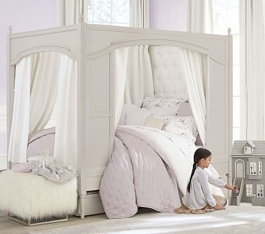 It S Official Blythe Carriage Bed Is Still Here And Yours For