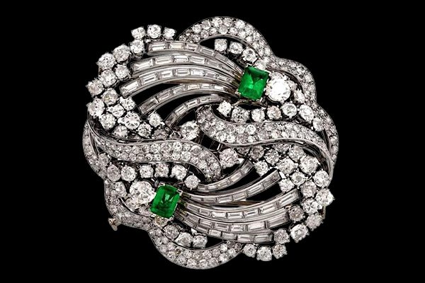 This Gem-Encrusted Boucheron Brooch Is a Symbol of Mid-Century Glamour — and Clever Design