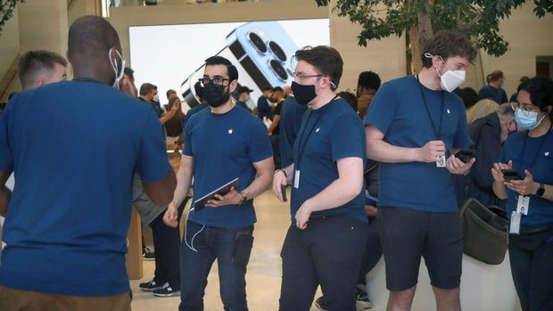 Apple to Require Daily Covid Tests for Unvaccinated Employees
