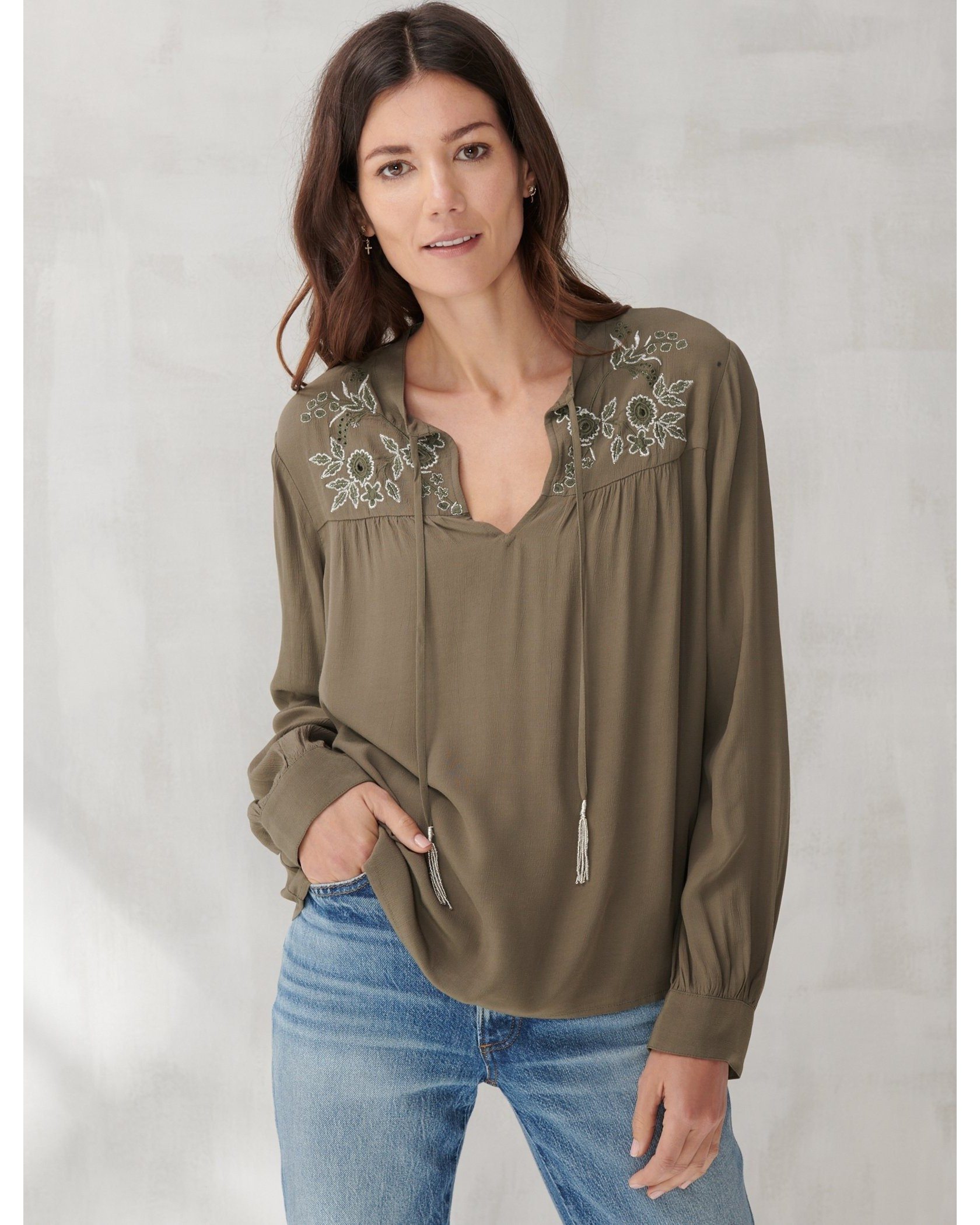 EMBROIDERED SHINE PEASANT TOP