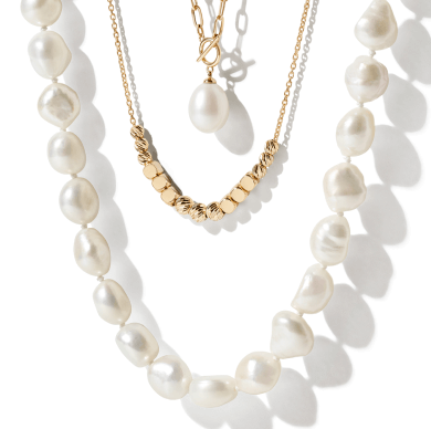 Three different Pearl and Gold Necklaces