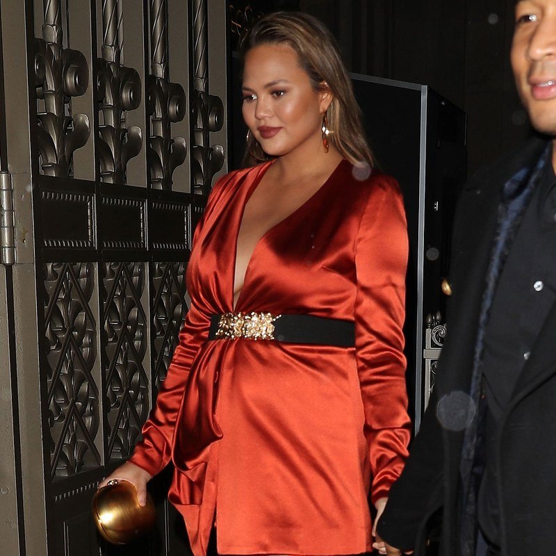 Chrissy Teigen pairs bronze cheeks with a brick-red lip.