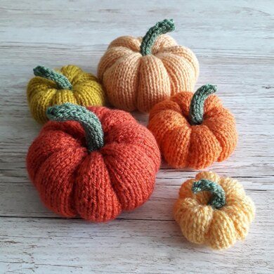 Easy knitted Pumpkins 
