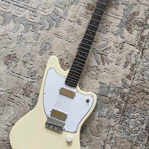 Silhouette Electric Guitar - Pearl White with Rosewood Fingerboard