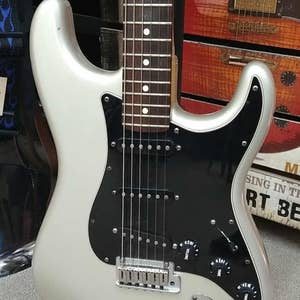 Fender American Series Stratocaster - Made in USA - 2004 - Chrome Silver