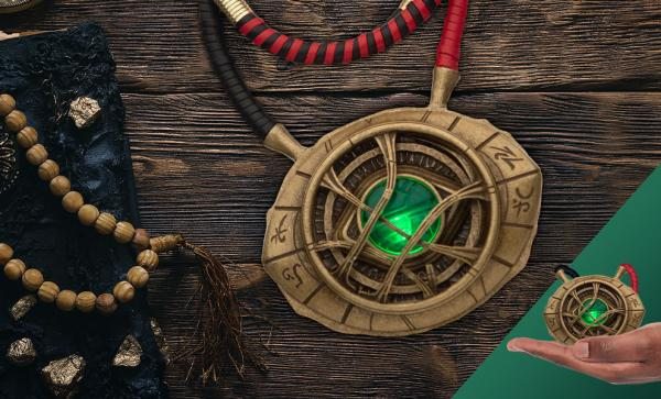 Doctor Strange Eye of Agamotto Light-Up Pendant Necklace by SalesOne