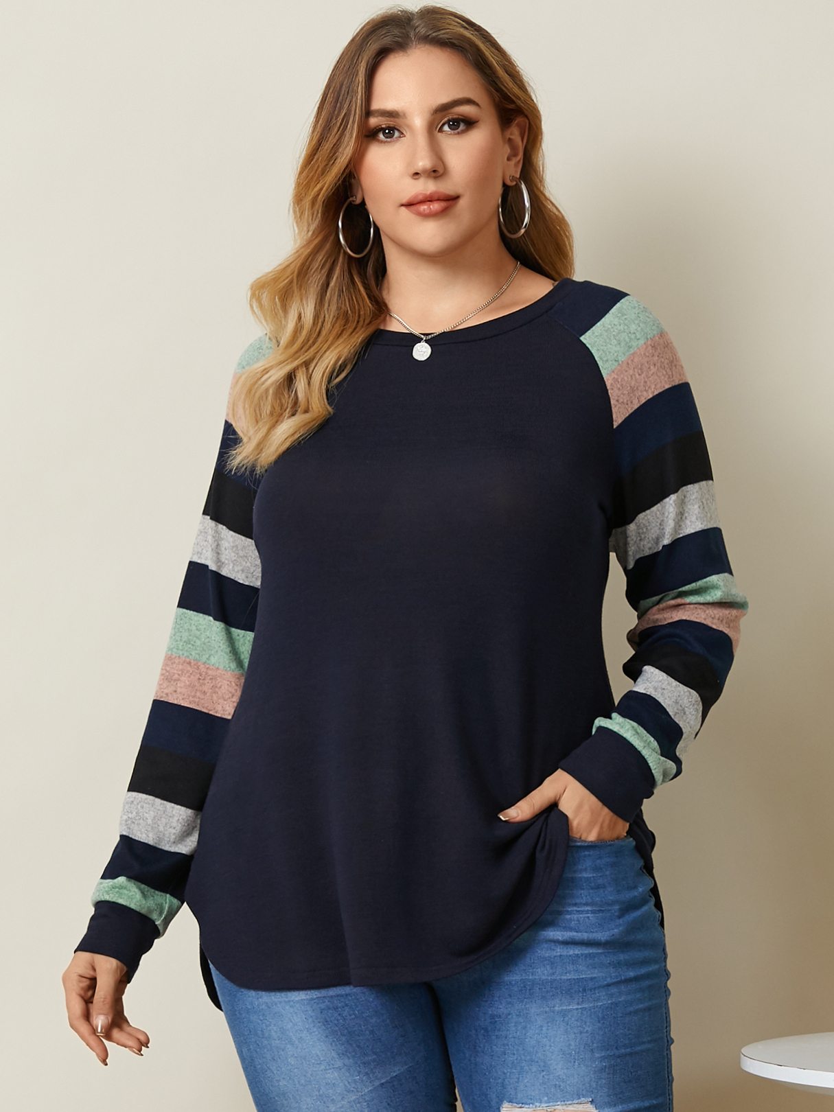 Plus Size Crew Neck Color Block Long Sleeves Tee