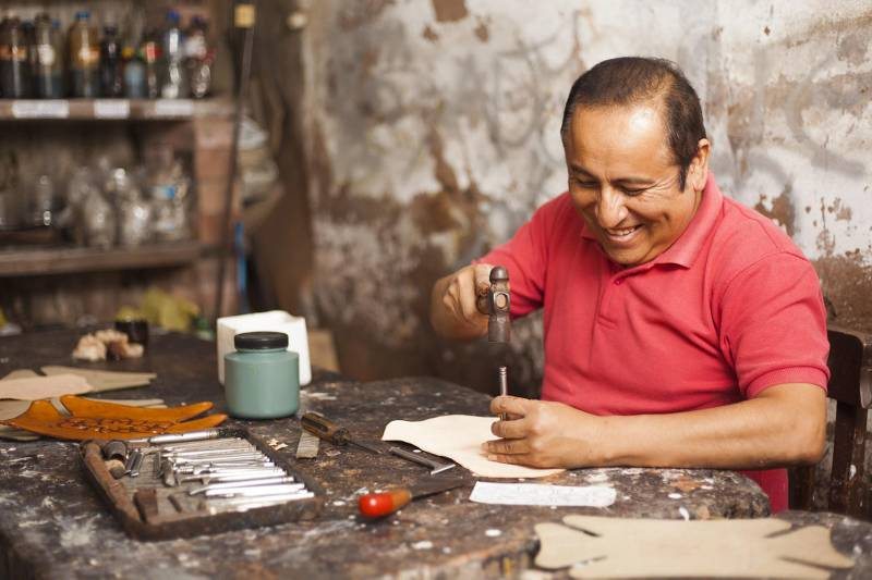 Wayan Rendah carves a sculpture