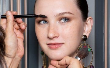 How to Tweeze Your Brows Like a Pro, According to, Well, a…