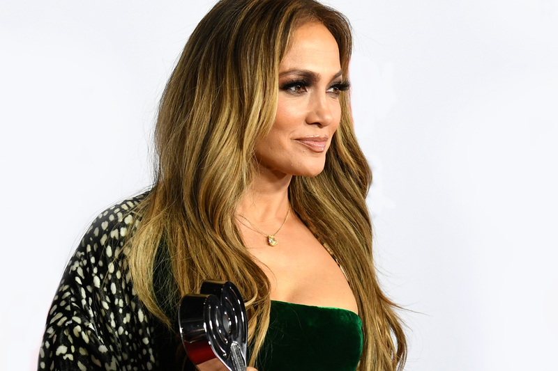 Jennifer Lopez Gold Nude Manicure