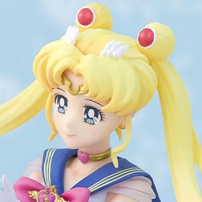 Super Sailor Moon - Bright Moon & Legendary Silver Crystal Collectible Figure by Bandai