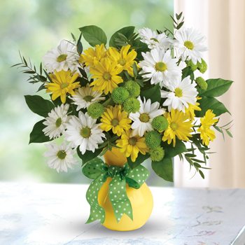 Teleflora's Daisies And Dots Bouquet