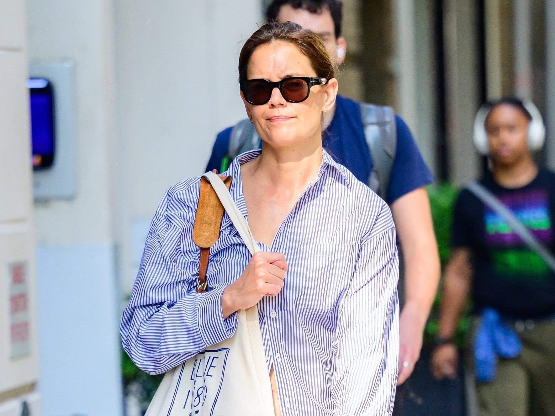 New York, NY - Katie Holmes is pictured while out running errands this morning, wearing a striped dress shirt, baggy denim, and black flats.Pictured: Katie HolmesBACKGRID USA 13 SEPTEMBER 2024 BYLINE MUST READ: Diamond / BACKGRIDUSA: +1 310 798 9111 / usasales@backgrid.comUK: +44 208 344 2007 / uksales@backgrid.comUK Clients - Pictures Containing ChildrenPlease Pixelate Face Prior To Publication