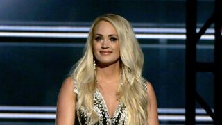 Carrie Underwood Is Showing Her Face Again<em>