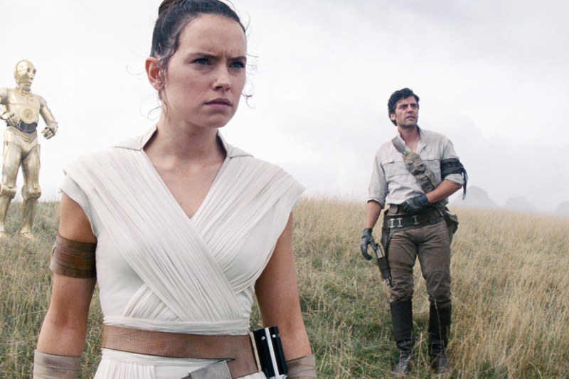 STAR WARS: THE RISE OF SKYWALKER, (aka STAR WARS: EPISODE IX), from left: Joonas Suotamo as Chewbacca, BB-8, D-O, C-3PO, Daisy Ridley as Rey, Oscar Isaac as Poe Dameron, John Boyega as Finn, 2019. © Walt Disney Studios Motion Pictures / © Lucasfilm / courtesy Everett Collection