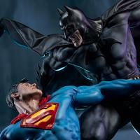 Batman vs Superman Diorama by Sideshow