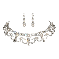 Queen's Pearl Necklace and Earring Set