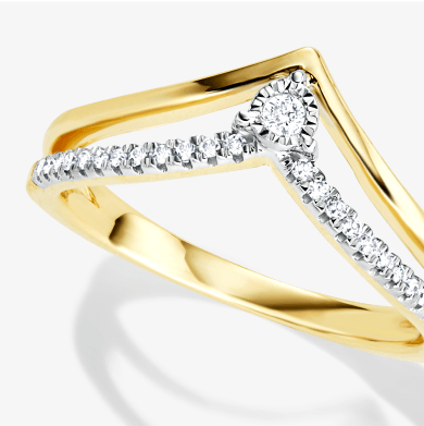 Diamond ''V'' Ring 1/10 ct tw Round-Cut 10K Yellow Gold