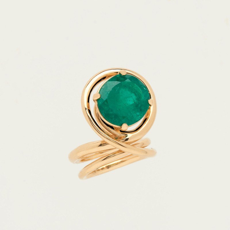 Emerald Round Trip ring by Charlotte Chesnais