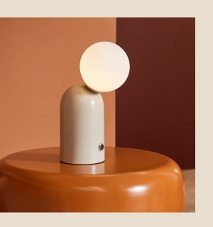 Vetro Rechargable Table Lamp