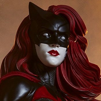 Batwoman Premium Format Figure