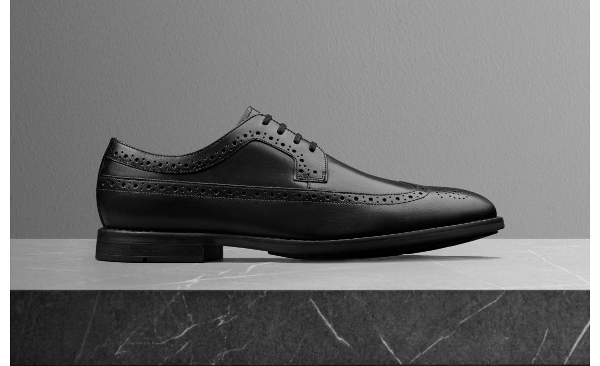 links to product page of brogue Ronnie Limit black leather