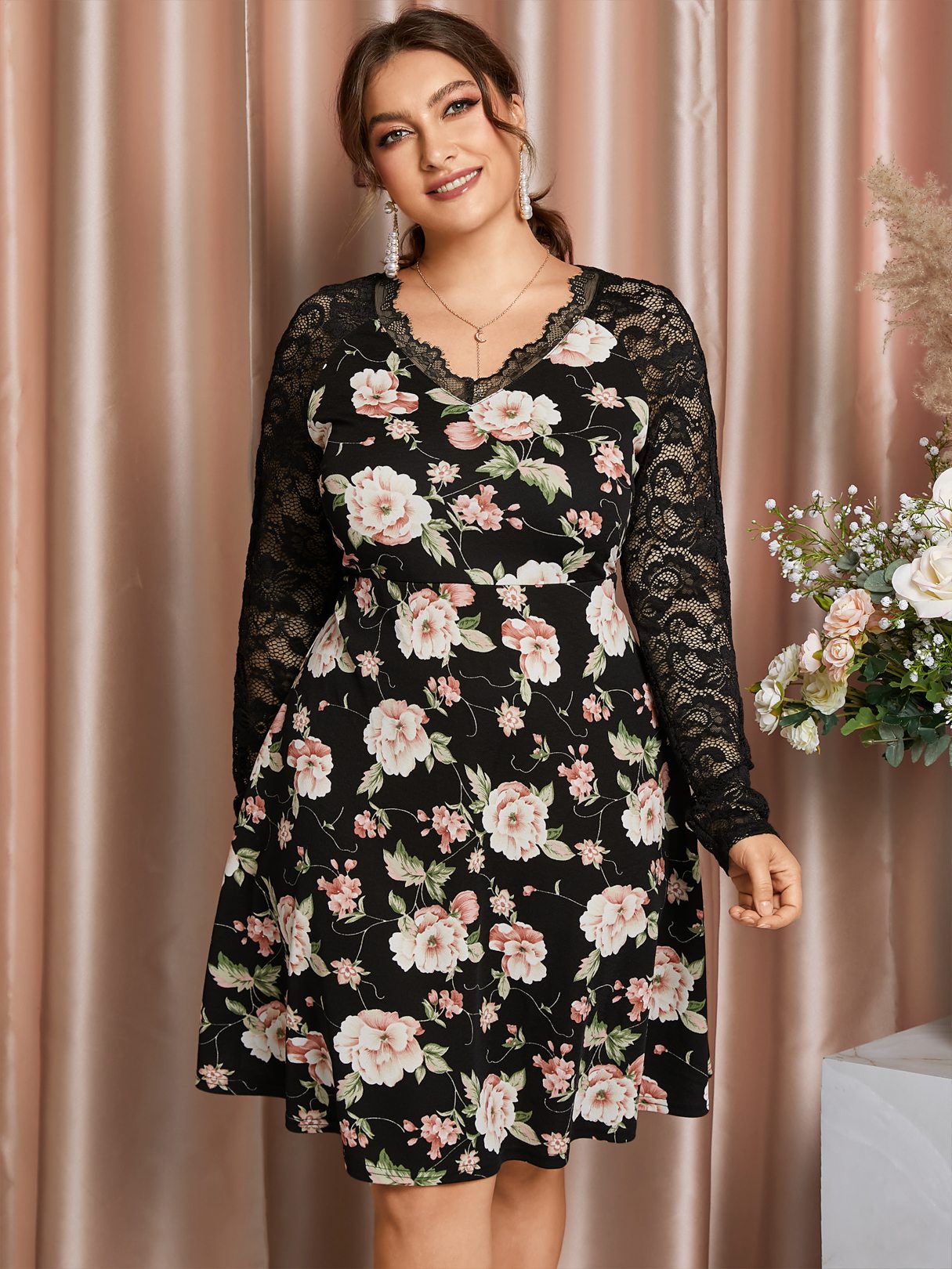 V-neck Lace Patchwork Design Long Sleeves Dress