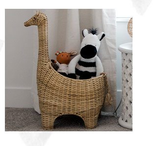 GIREAFFE SHAPED WICKER BASKET