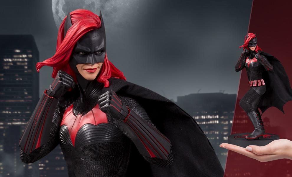 Batwoman Statue by DC Collectibles