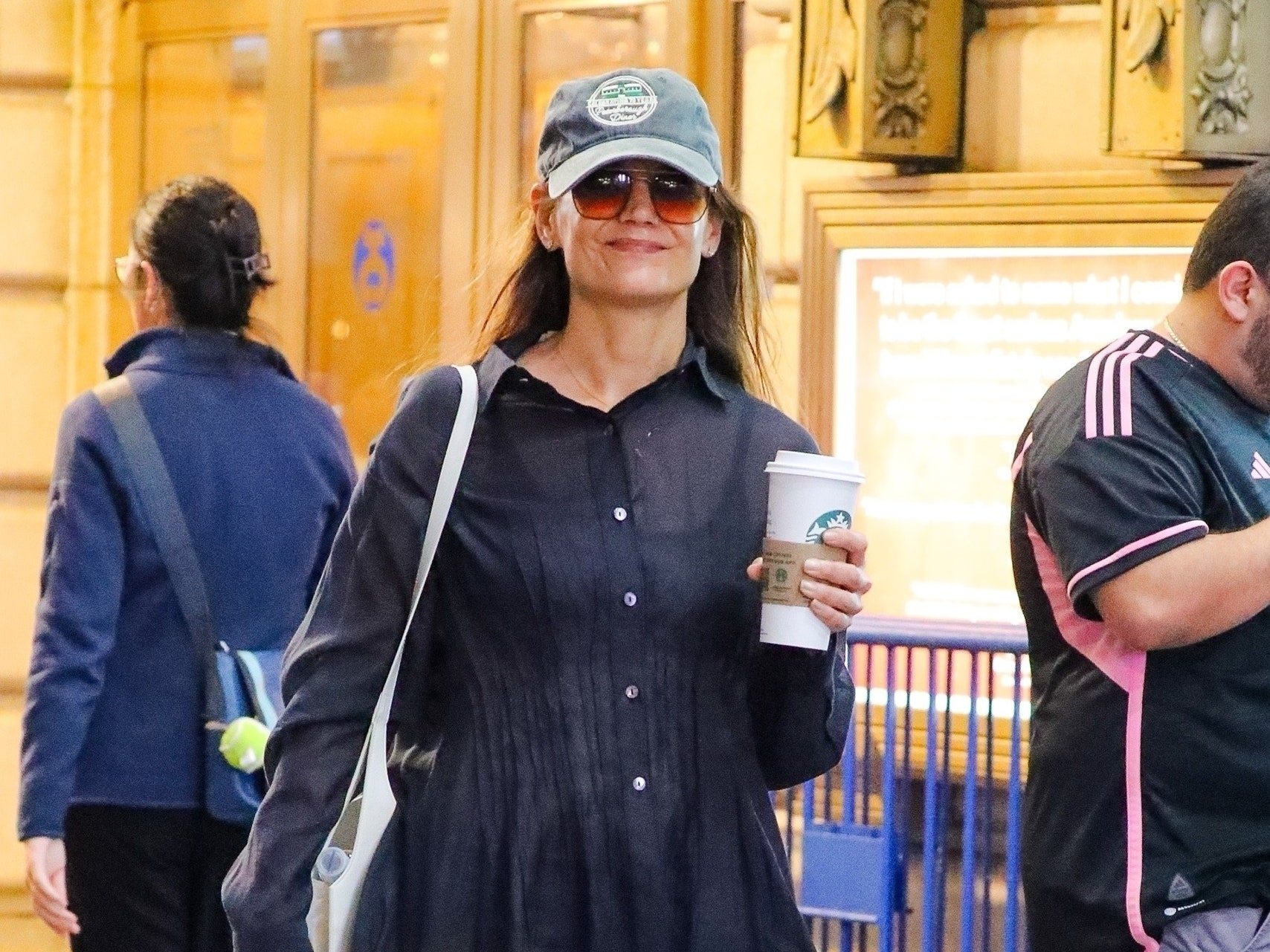 New York, NY - EXCLUSIVE - Katie Holmes rocks a pair of stylish jeans during a casual coffee run in New York City, exuding effortless charm as she embraces the city’s laid-back vibe on her way to a Broadway show.Pictured: Katie HolmesBACKGRID USA 4 OCTOBER 2024 BYLINE MUST READ: Spartano / BACKGRIDUSA: +1 310 798 9111 / usasales@backgrid.comUK: +44 208 344 2007 / uksales@backgrid.comUK Clients - Pictures Containing ChildrenPlease Pixelate Face Prior To Publication