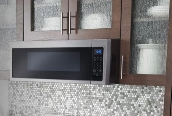 3 ways to get a burnt smell out of a microwave