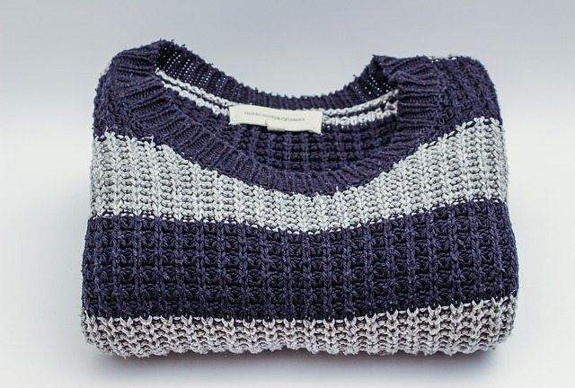 7 Lightweight Sweaters That Are Ideal for Late Summer Travel