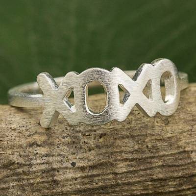 'Hugs and Kisses' Ring