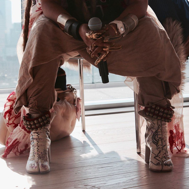 Erykah Badu wore a pair of customized Margiela boots that she drew on with permanent marker